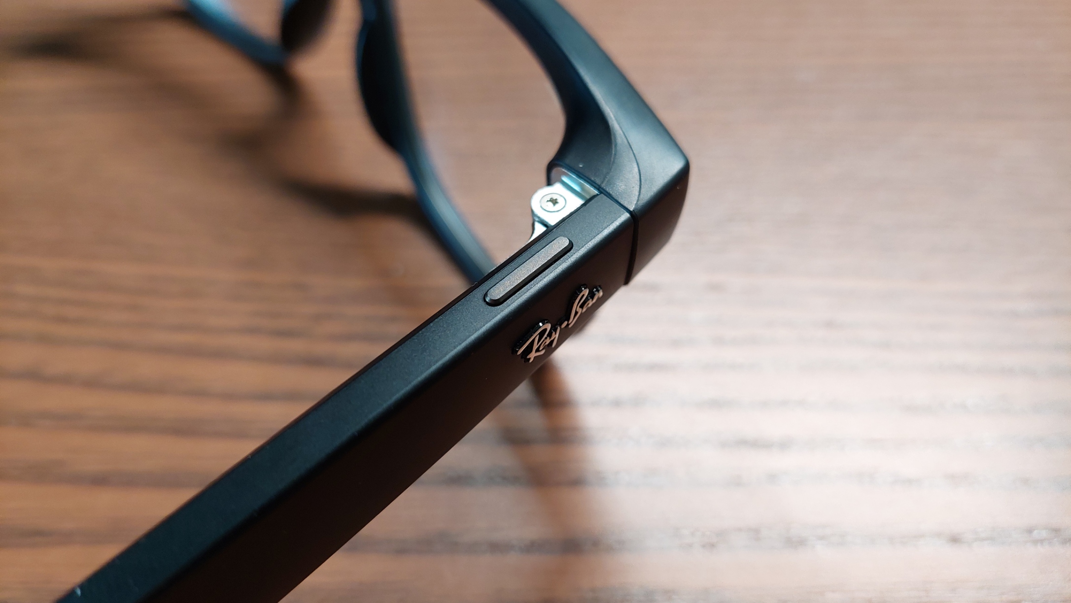 Meta Smart Glasses Capture Button